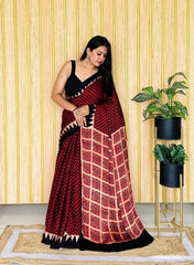 Ajrakh Print Muslin Cotton Sarees With Fumka Pallu At Wholesale Price